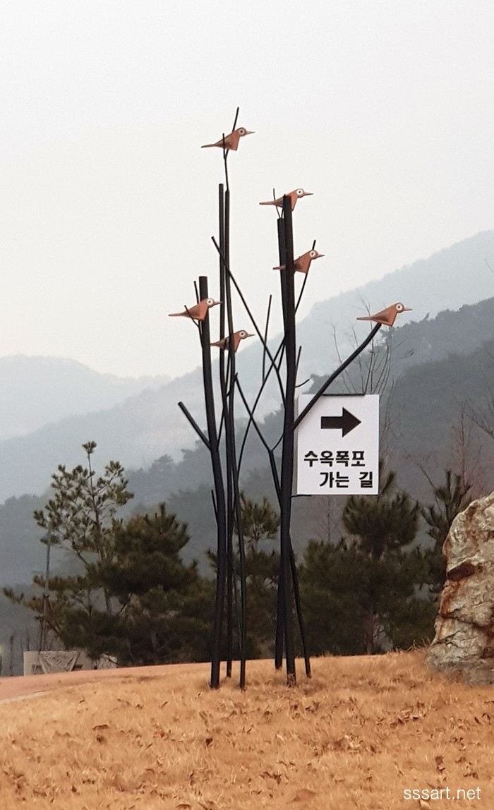 나무와 새 조형 안내판 - 자연을 닮은 따스한 금속조형물 - 철이야기 나무와 새 조형 안내판 - 스테인리스 자연을 닮은 금속조형물