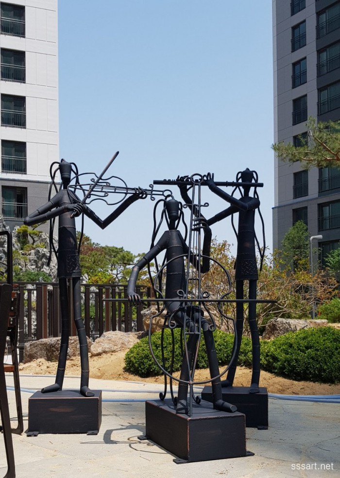 바이올린·첼로·플룻 앙상블 - 우아한 연주 금속조형물 - 철이야기 앙상블 연주 금속조형물 - 바이올린 첼로 플룻 우아한 클래식 작품