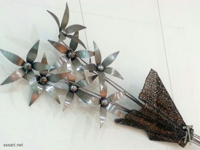 Bouquet from the Stars - Stainless Steel Flower Sculpture · Metal Wall Decoration